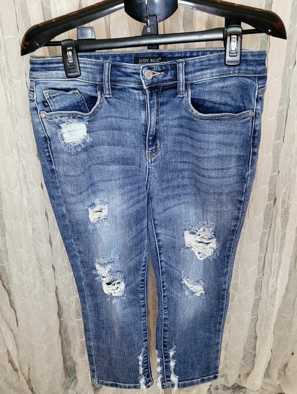 Judy Blue Distressed Skinny Fit Capri Jeans Size M 7/28 Frayed Hem Medium Wash